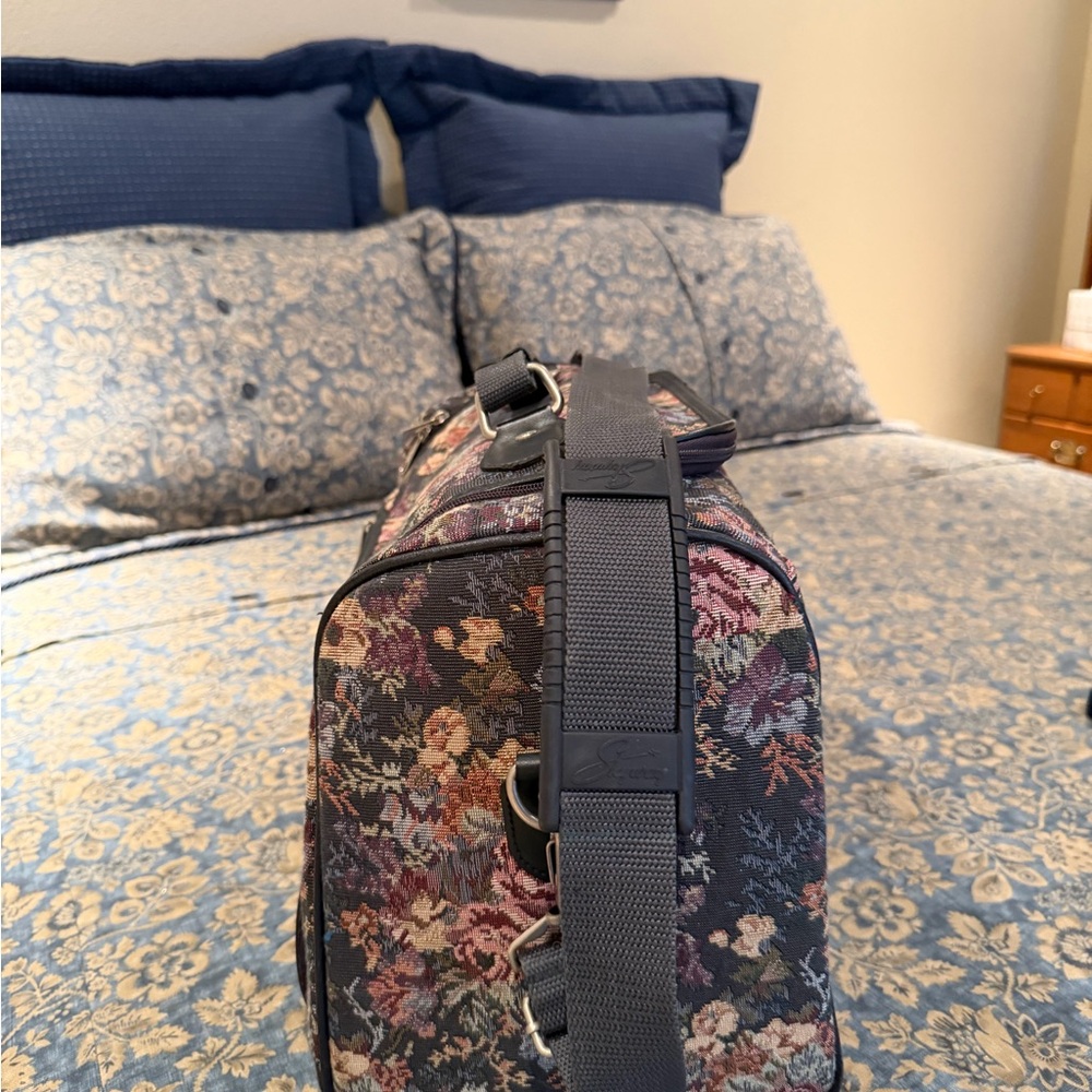 Floral Tapestry travel Bag - Picture 6 of 9
